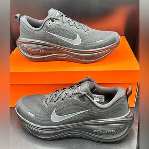 Nike Vomero Plus Black Dark Smoke Grey Size 11.5 HV8150-003 NEW WITH BOX